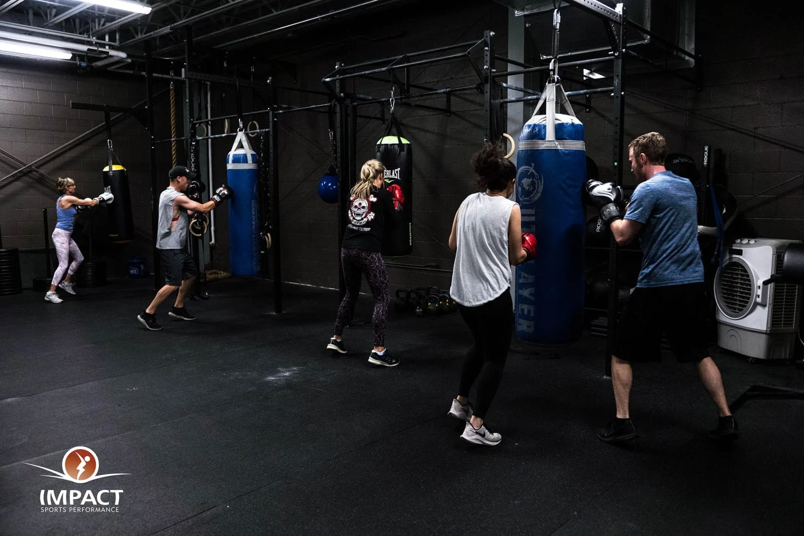 A boxing class training together