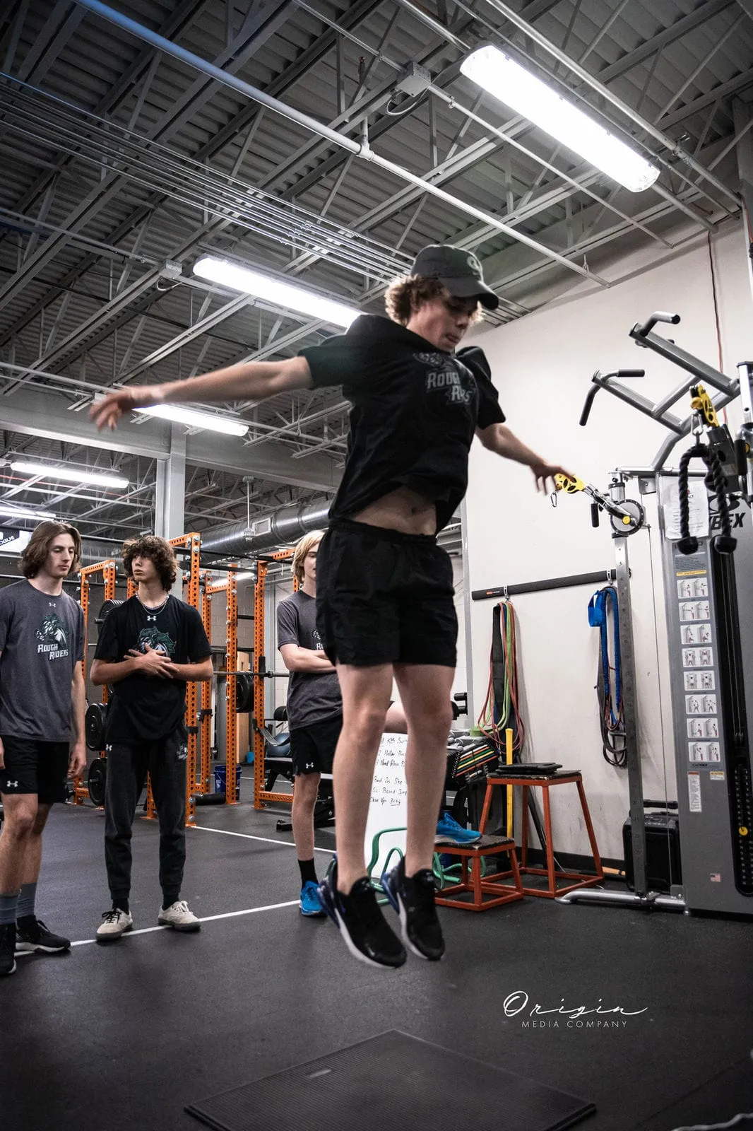 Athletes training pull-ups together